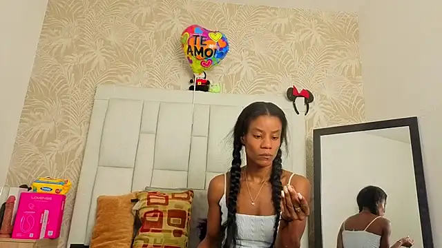 Snapshot of dafnnelewis chatting on 04.22.26 dafnnelewis online show from 04.22.26