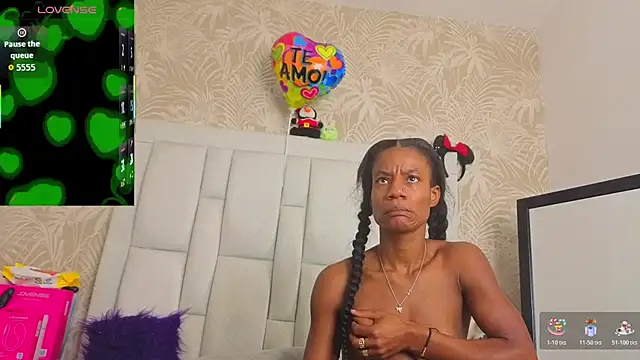 Snapshot of dafnnelewis chatting on 05.12.26 dafnnelewis online show from 05.12.26