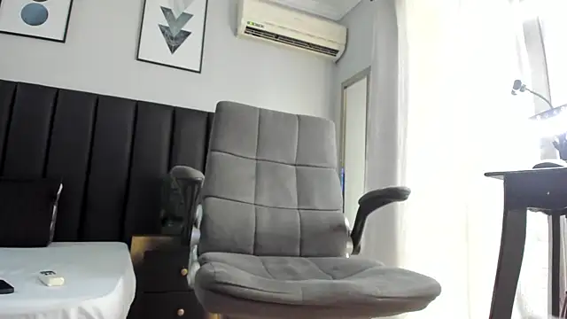 ISAAC CRYSTON online show from 03.07.25