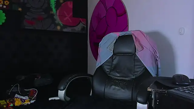 ISAAC CRYSTON online show from 10.20.25