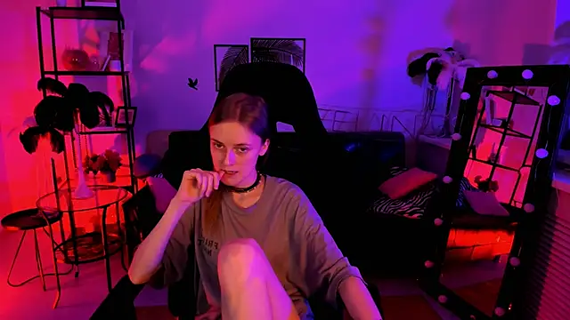 KiraMontoya online show from 02.18.25