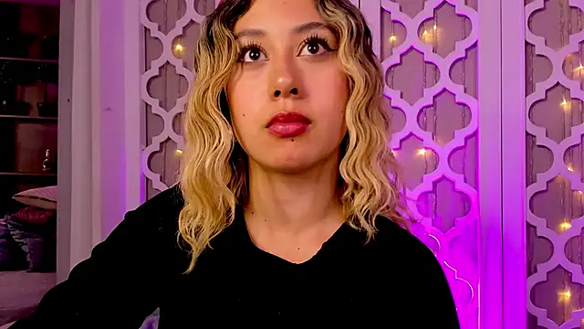 Snapshot of cloe_palmer chatting on 02.06.25 cloe palmer online show from 02.06.25