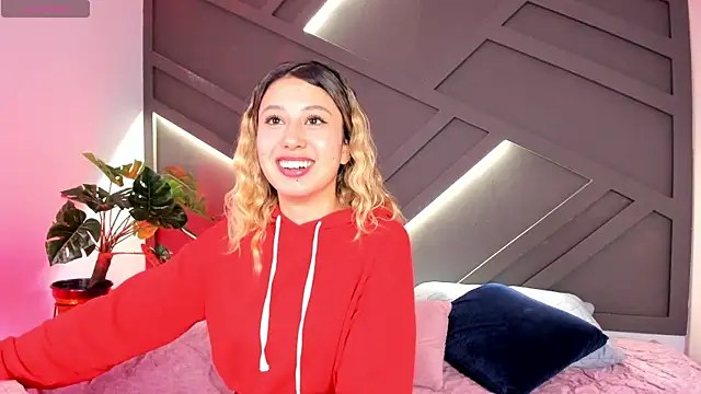 Snapshot of cloe_palmer chatting on 03.04.25 cloe palmer online show from 03.04.25