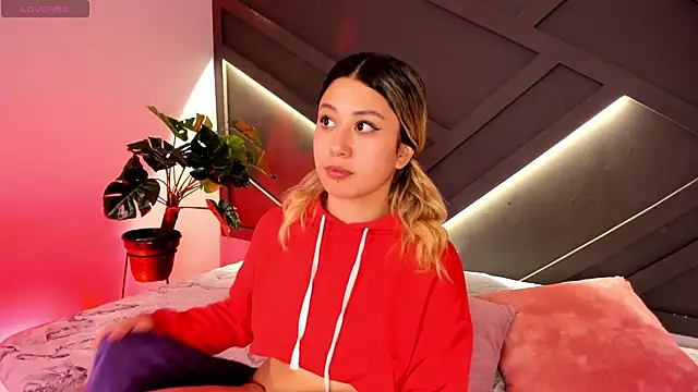 Snapshot of cloe_palmer chatting on 03.06.25 cloe palmer online show from 03.06.25