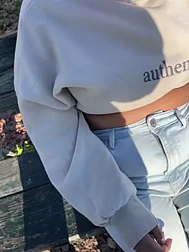 Snapshot of shakybabyx chatting on 03.17.25 shakybabyx online show from 03.17.25