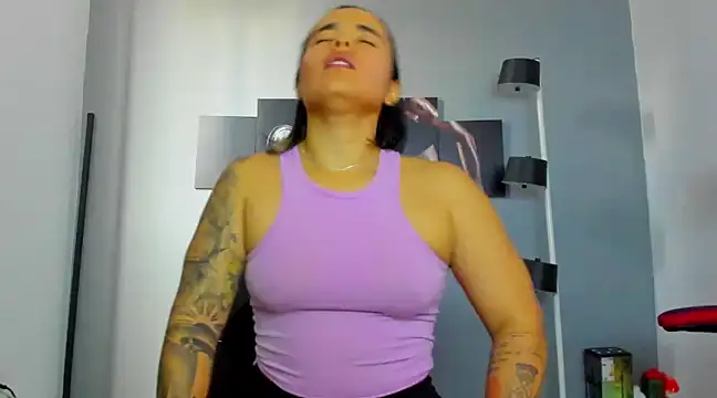 Snapshot of karlyjons12 chatting on 02.21.25 karlyjons12 online show from 02.21.25