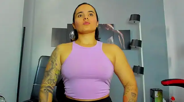 Snapshot of karlyjons12 chatting on 02.28.25 karlyjons12 online show from 02.28.25