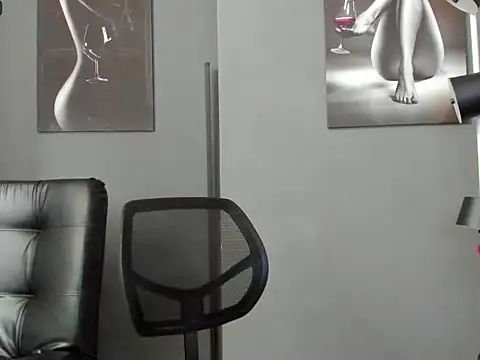 Snapshot of karlyjons12 chatting on 09.30.25 karlyjons12 online show from 09.30.25