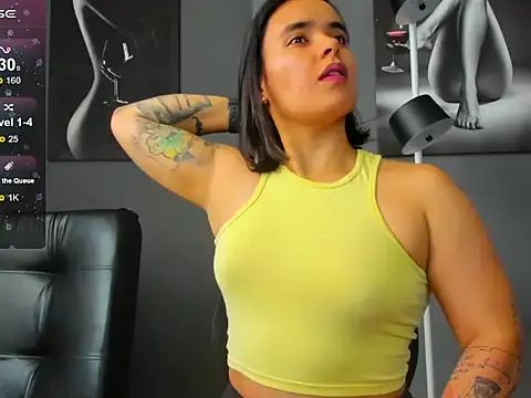 Snapshot of karlyjons12 chatting on 10.20.25 karlyjons12 online show from 10.20.25