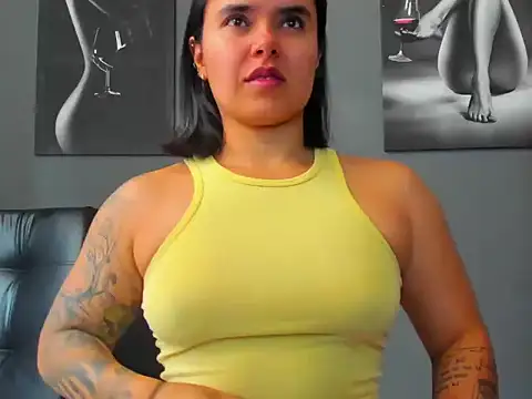 Snapshot of karlyjons12 chatting on 11.19.25 karlyjons12 online show from 11.19.25