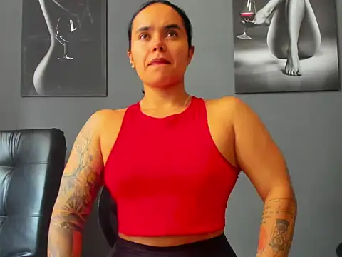 Snapshot of karlyjons12 chatting on 11.24.25 karlyjons12 online show from 11.24.25