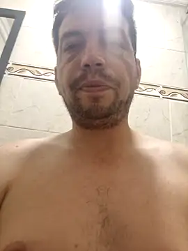 Snapshot of reyarturs13 chatting on 02.05.25 reyarturs13 online show from 02.05.25