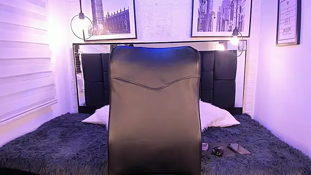 Snapshot of tylla_ chatting on 10.22.25 tylla online show from 10.22.25