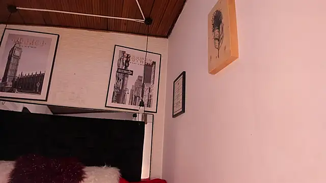 tylla  online show from 12.05.25