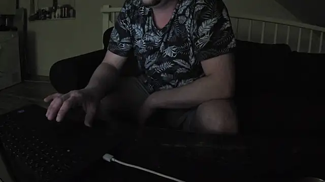 YourLoveBoyKevin online show from 02.28.25