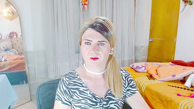 Snapshot of Dolldirtyxxx chatting on 06.14.26 Dolldirtyxxx online show from 06.14.26