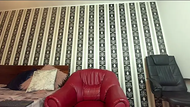 Snapshot of SWEET-SOPHI chatting on 11.29.25 SWEET-SOPHI online show from 11.29.25