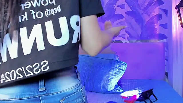 Snapshot of Sami_Evanns chatting on 11.17.25 Sami Evanns online show from 11.17.25