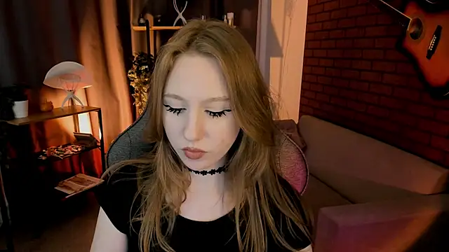 Snapshot of DariaTate chatting on 04.02.26 DariaTate online show from 04.02.26