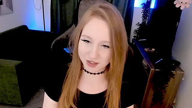 Snapshot of DariaTate chatting on 04.11.26 DariaTate online show from 04.11.26