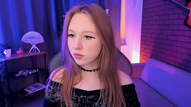 Snapshot of DariaTate chatting on 04.16.26 DariaTate online show from 04.16.26