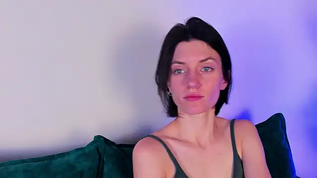 roxy riot  online show from 02.08.25