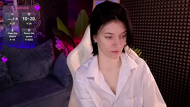 roxy riot  online show from 09.26.25