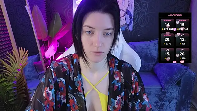 roxy riot  online show from 12.17.25