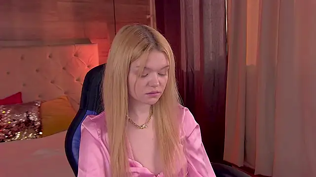 Snapshot of AdeleCartier chatting on 02.23.25 AdeleCartier online show from 02.23.25