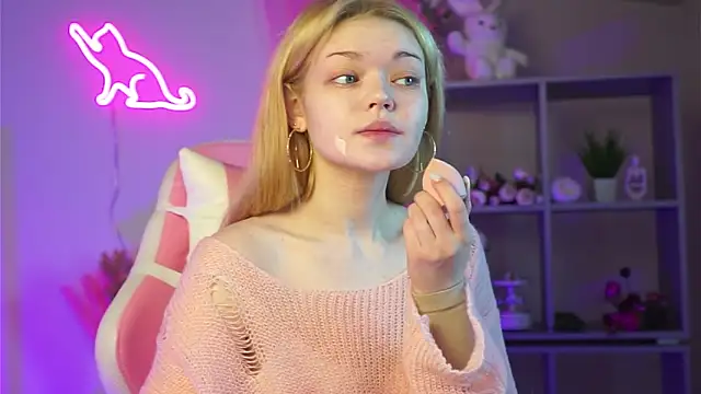 Snapshot of AdeleCartier chatting on 03.19.25 AdeleCartier online show from 03.19.25