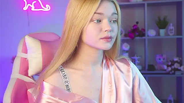 Snapshot of AdeleCartier chatting on 03.23.25 AdeleCartier online show from 03.23.25