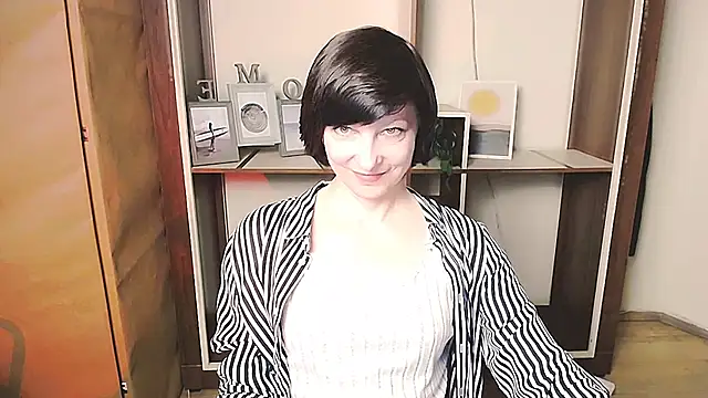 Snapshot of _AngeliaFlow_ chatting on 04.27.26 AngeliaFlow online show from 04.27.26