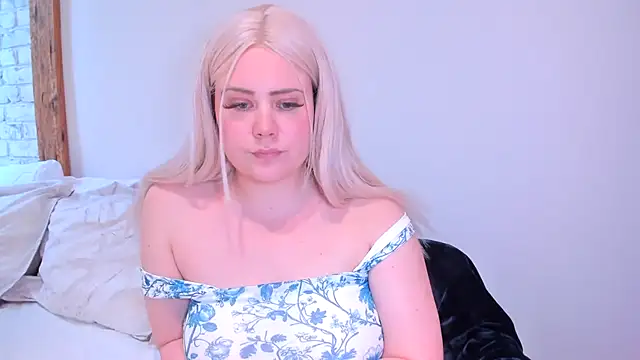 Snapshot of _leana_ chatting on 03.18.25 leana online show from 03.18.25