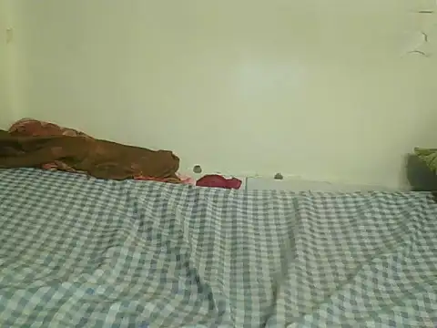 SweetLeona online show from 10.13.25