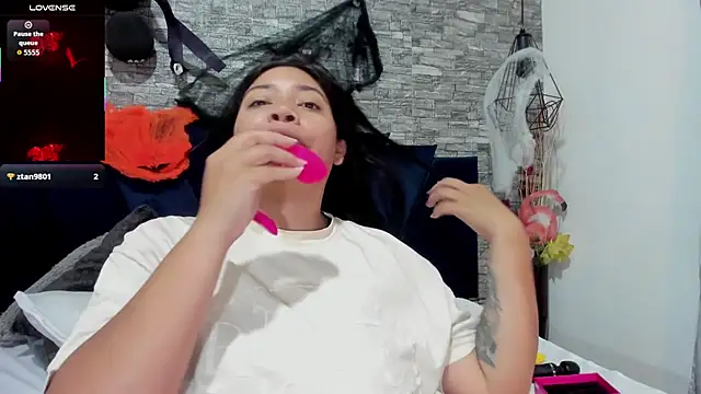 Sophia Brunett online show from 10.25.25