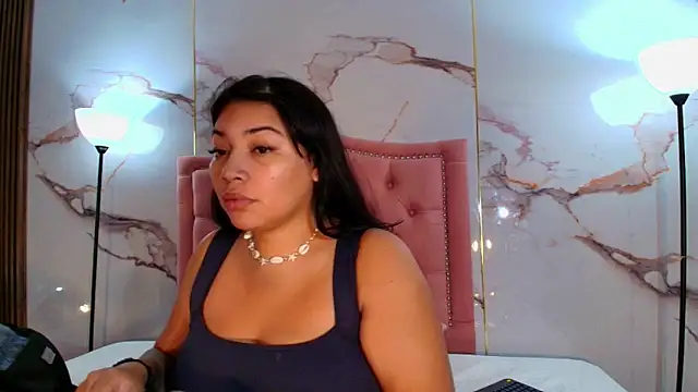 Sophia Brunett online show from 12.21.25