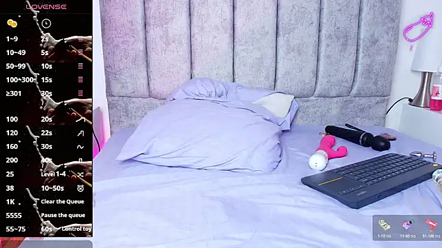 Skye Moore online show from 03.03.25