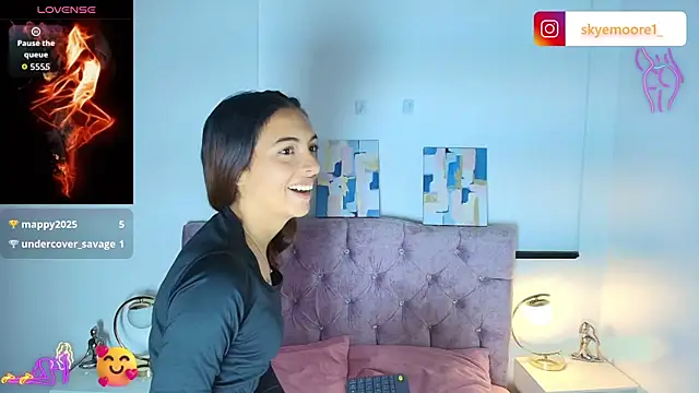 Skye Moore online show from 09.26.25