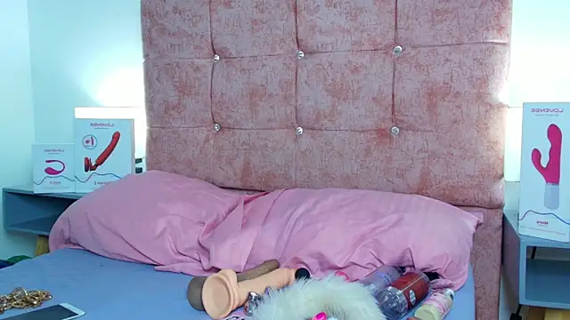 Skye Moore online show from 10.13.25