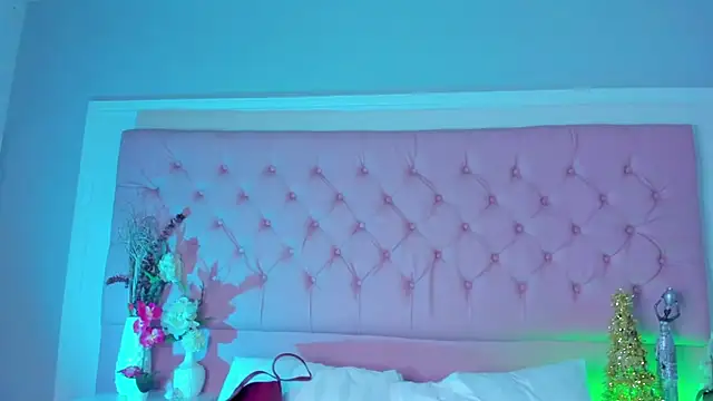 KourtneyEvans online show from 12.20.25