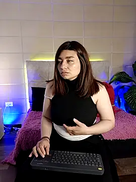 Snapshot of _michonne_ chatting on 10.22.25 michonne online show from 10.22.25