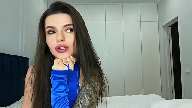 Snapshot of AmyLeeplay chatting on 12.13.25 AmyLeeplay online show from 12.13.25