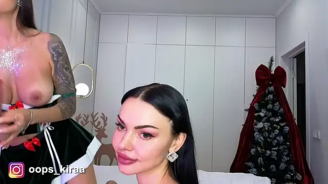 Snapshot of AmyLeeplay chatting on 12.20.25 AmyLeeplay online show from 12.20.25