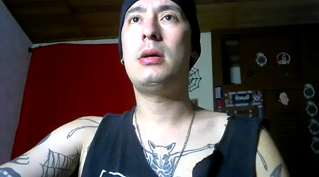 Snapshot of vampireathome chatting on 02.20.25 vampireathome online show from 02.20.25