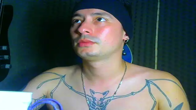 Snapshot of vampireathome chatting on 02.21.25 vampireathome online show from 02.21.25