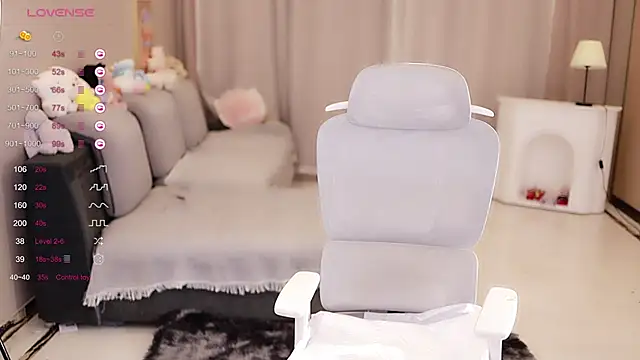 Moonccoi online show from 02.18.25