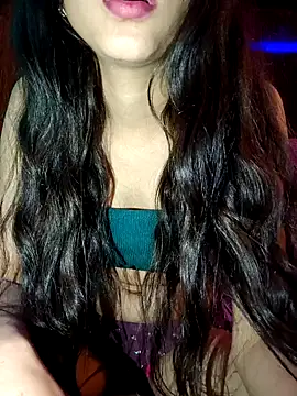 Snapshot of shnaz_1 chatting on 02.15.25 shnaz 1 online show from 02.15.25