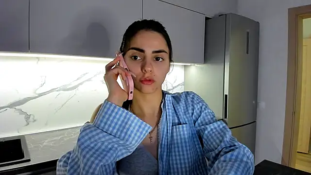 Snapshot of EmiliaZen chatting on 03.18.25 EmiliaZen online show from 03.18.25