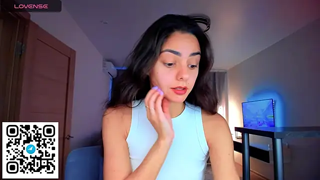 Snapshot of EmiliaZen chatting on 09.25.25 EmiliaZen online show from 09.25.25