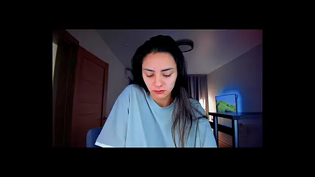 Snapshot of EmiliaZen chatting on 10.07.25 EmiliaZen online show from 10.07.25